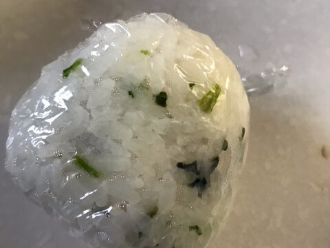 ササミの生姜焼き入り若菜おにぎり